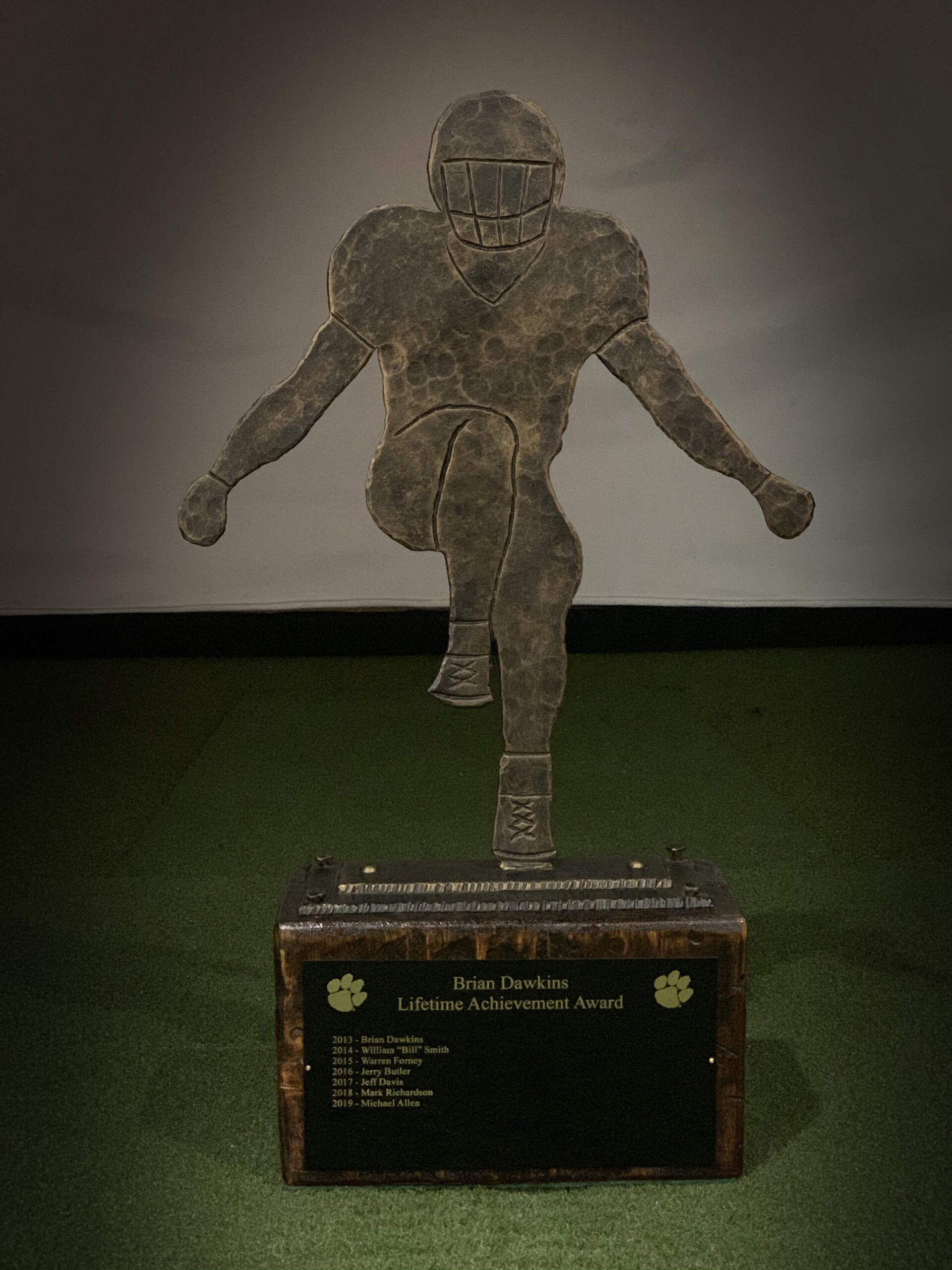 Grady Jarrett Receives Brian Dawkins Lifetime Achievement Award