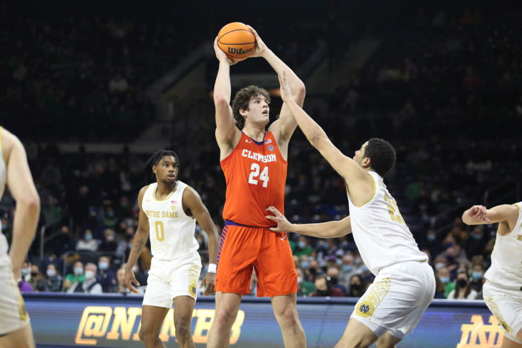 Hall, Tyson Net Double Figures in Loss at Notre Dame