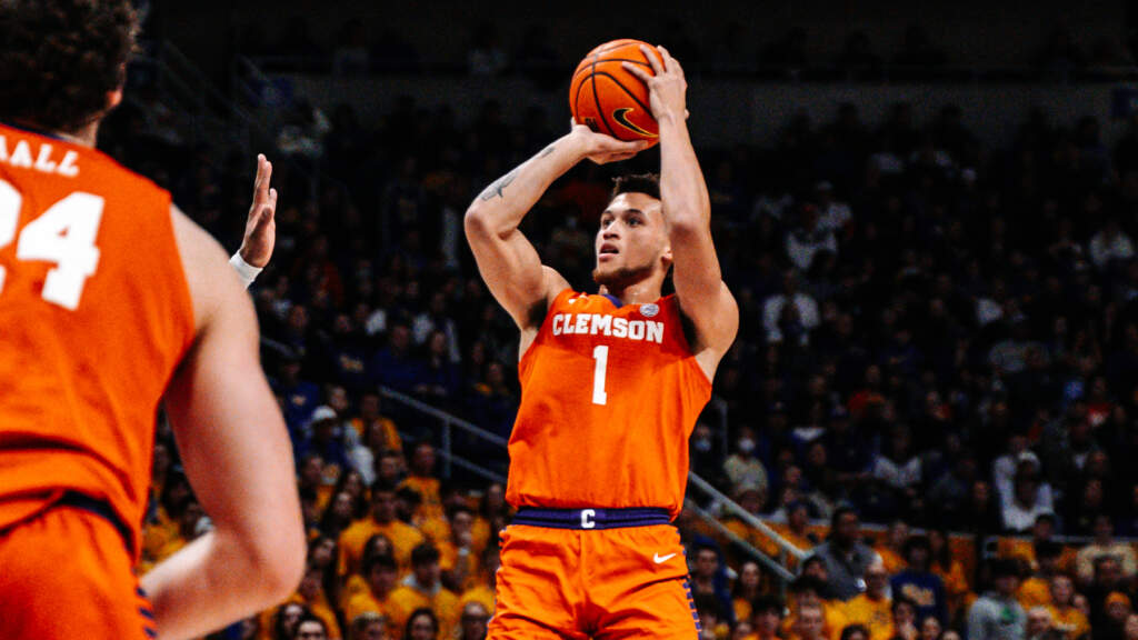 Clemson Moves to 5-0 in ACC with 75-74 win at Pittsburgh