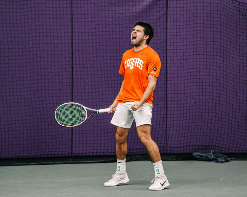 Clemson Fights Off Owls 4-2 Friday Afternoon