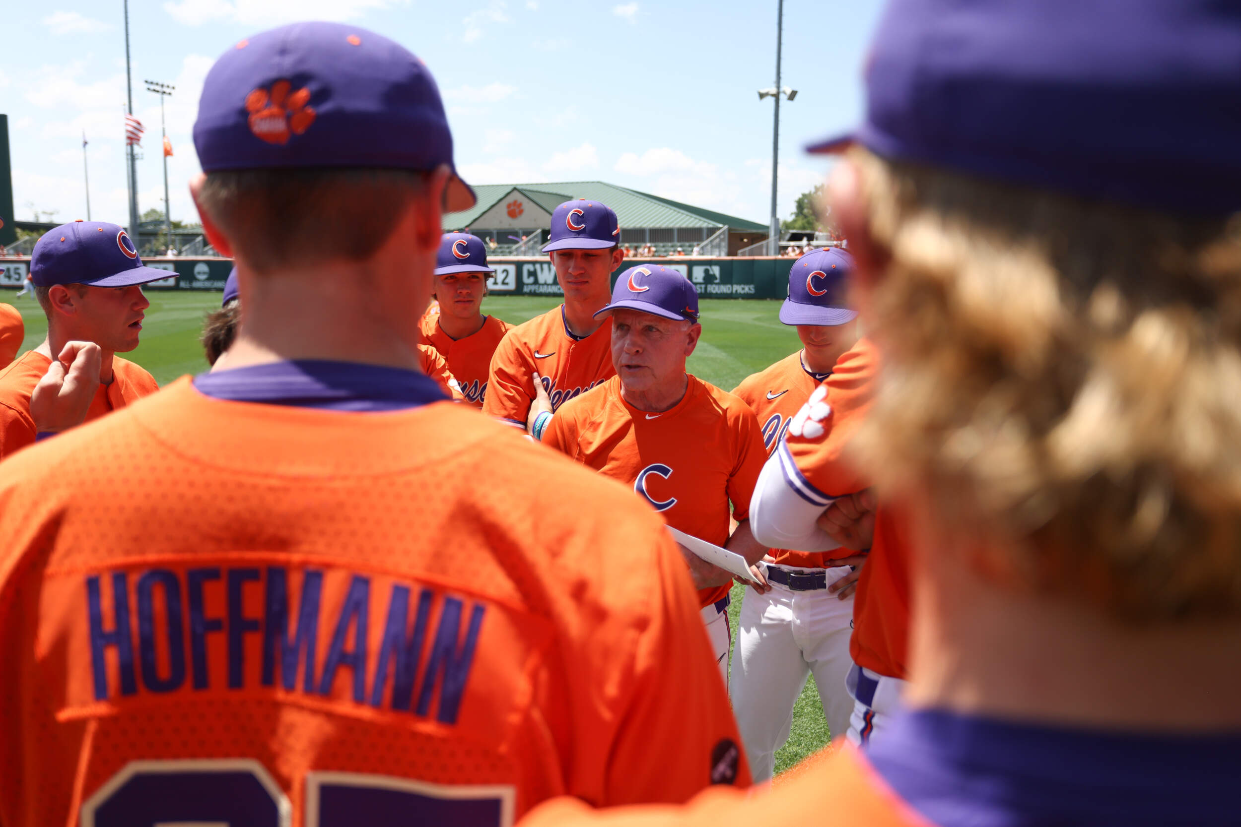 Clemson Baseball on X: Power of the 𝐂🤫👋 #Clemson s𝗪𝗪𝗪eeps No. 22  Louisville on Sunday and wins its 5️⃣th straight ACC series!🧹 STORY -    / X