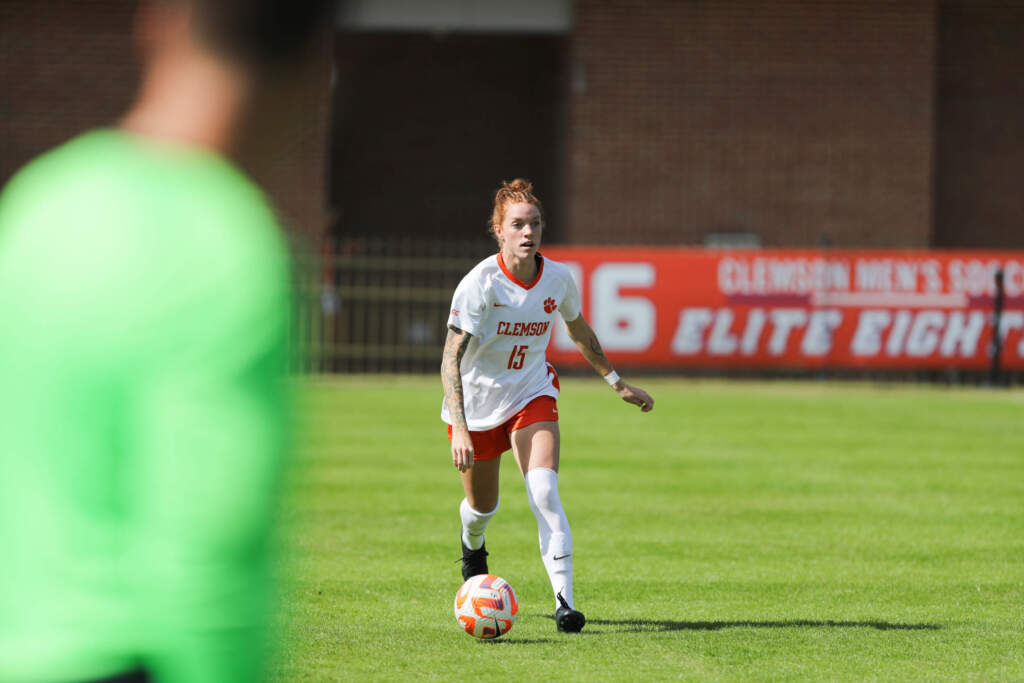 Hershfelt Named United Soccer Coaches NCAA Division I Midfielder to Watch