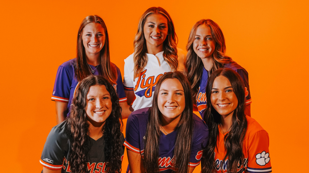 Softball Adds Six on National Signing Day