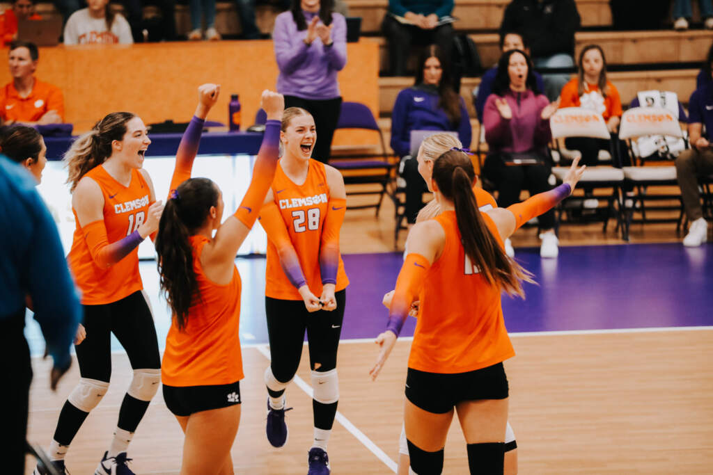 Volleyball Makes Second-Consecutive NIVC Appearance