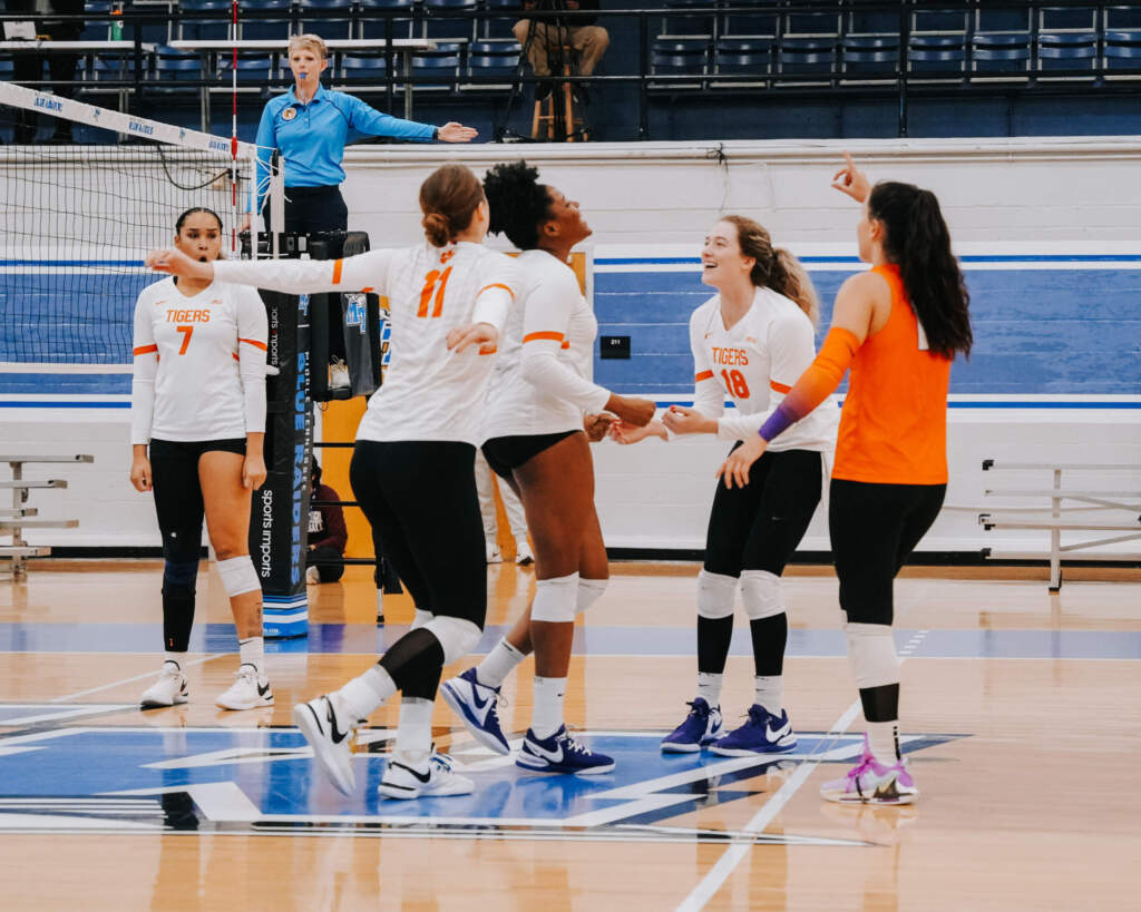 MATCH DAY CENTRAL: Volleyball vs. Ball State – NIVC Second Round
