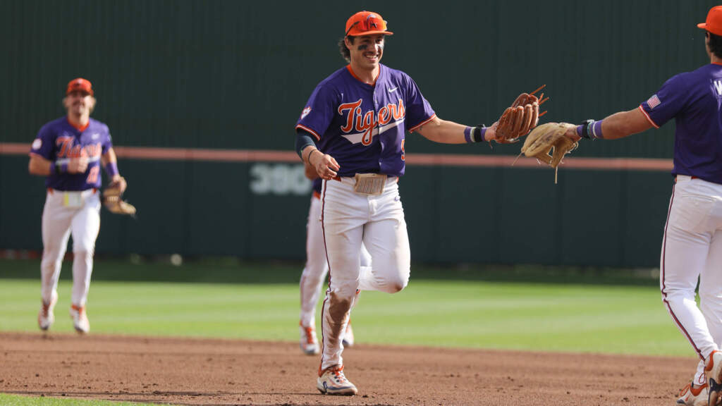 No. 3 Clemson Scores Eight In The Ninth To Defeat No. 7 Seminoles 9-8 In Game 2 Of Doubleheader