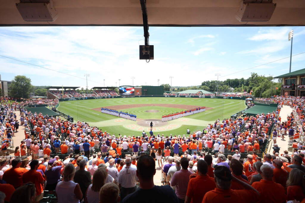 No. 13 Florida Outlasts No. 3 Tigers 10-7 In Clemson Super Regional