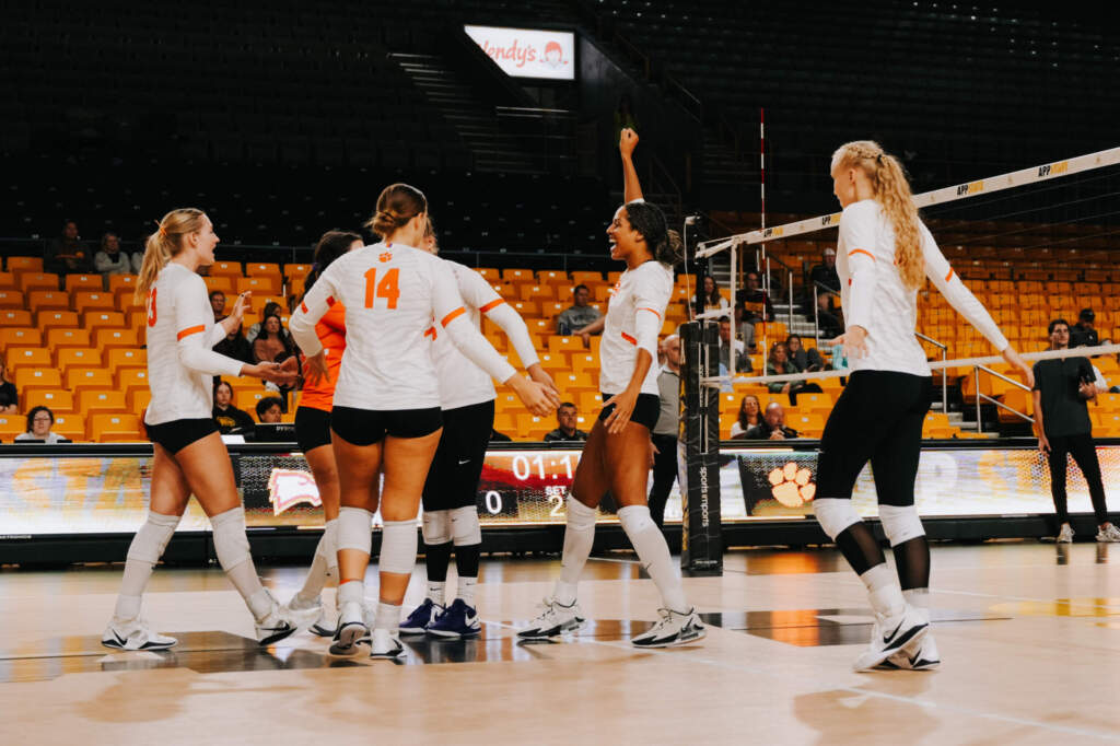 Tigers Defeat Eagles to Sweep Black & Gold Invitational