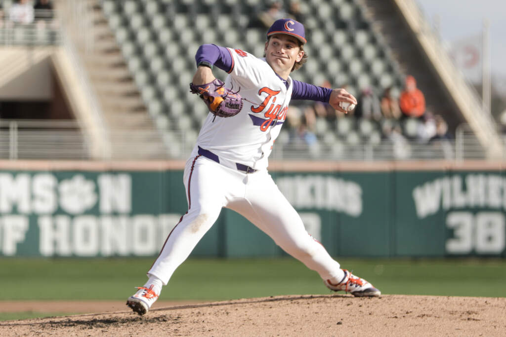 No. 4 Tigers Win 10th in a Row With 11-2 Victory Over Blue Hose