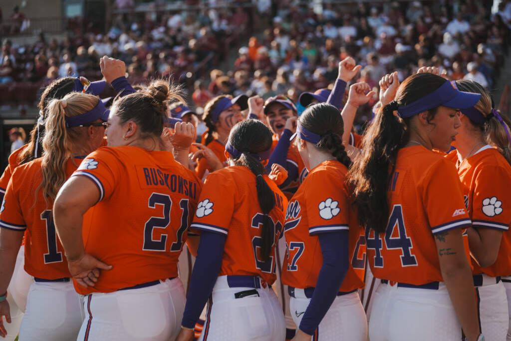 Clemson Falls to No. 10/11 South Carolina