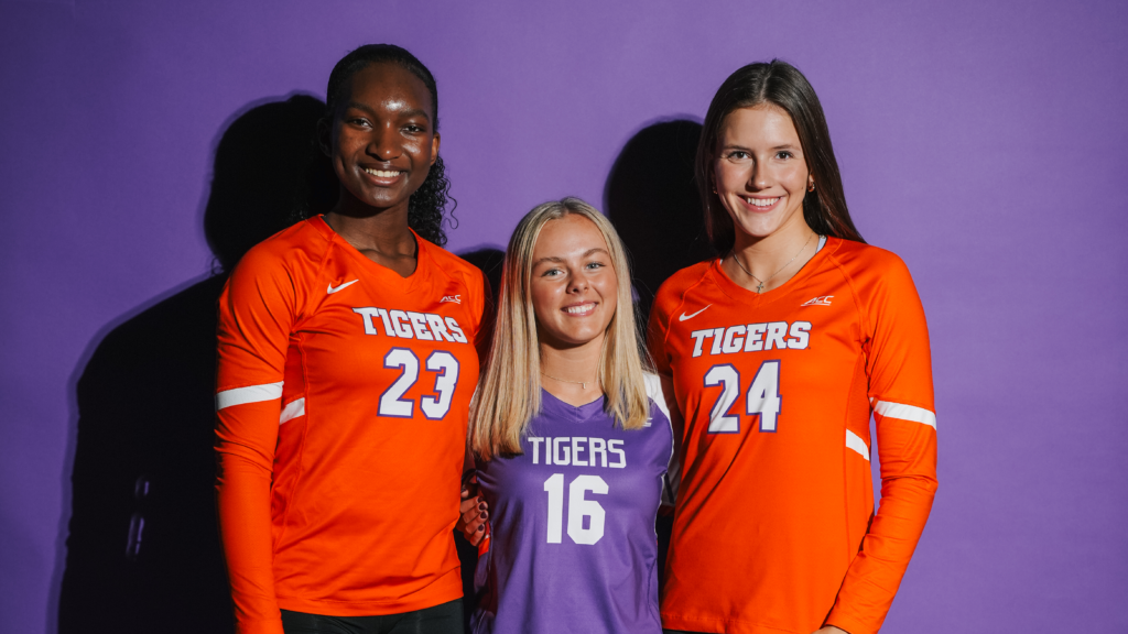 Volleyball Signs Three to 2026 Roster