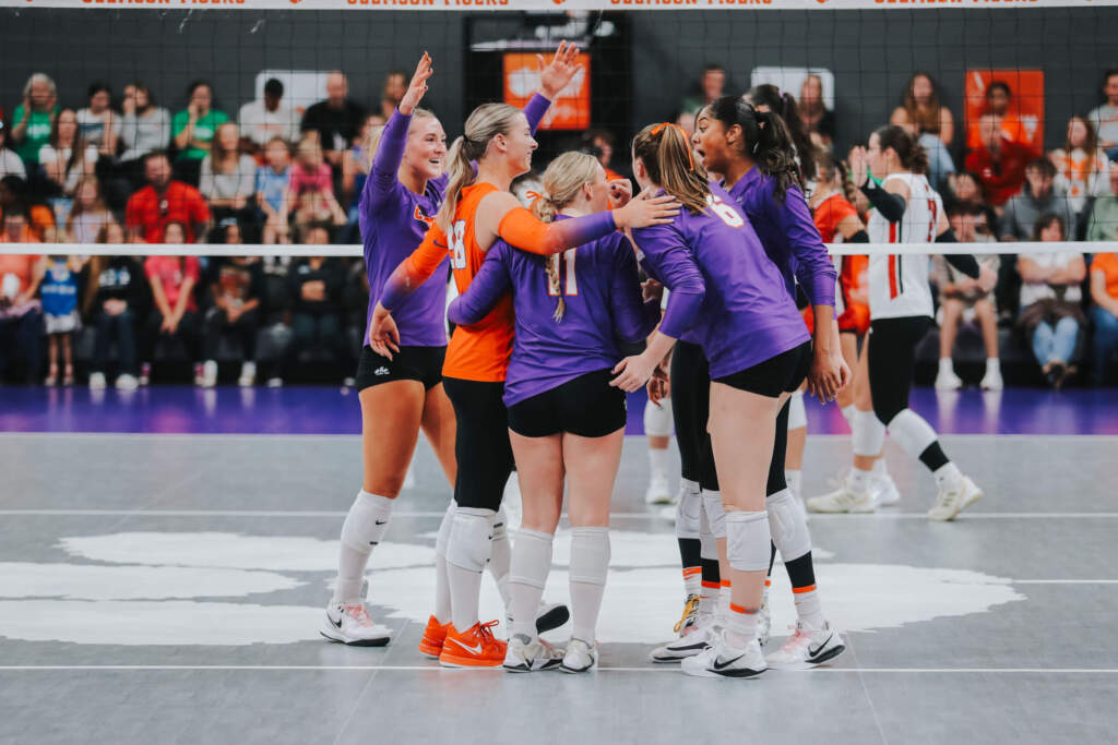 MATCH DAY CENTRAL: Volleyball Faces Syracuse and Florida State