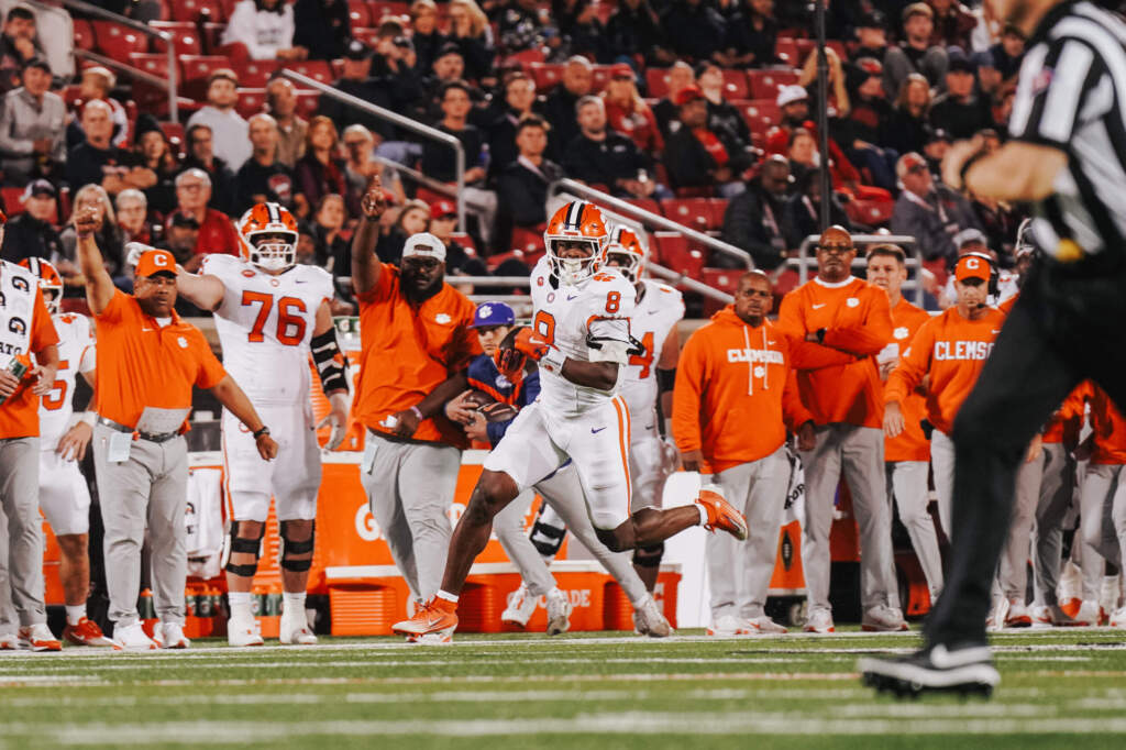 Tigers Outlast No. 19/21 Louisville for 20-19 Road Win