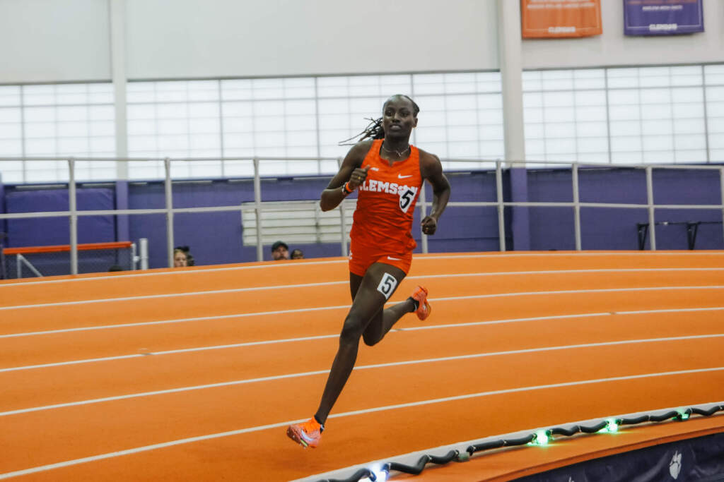 Chepngetich, Williams, Clarke Giddings & Cherop set a New School Record in the DMR