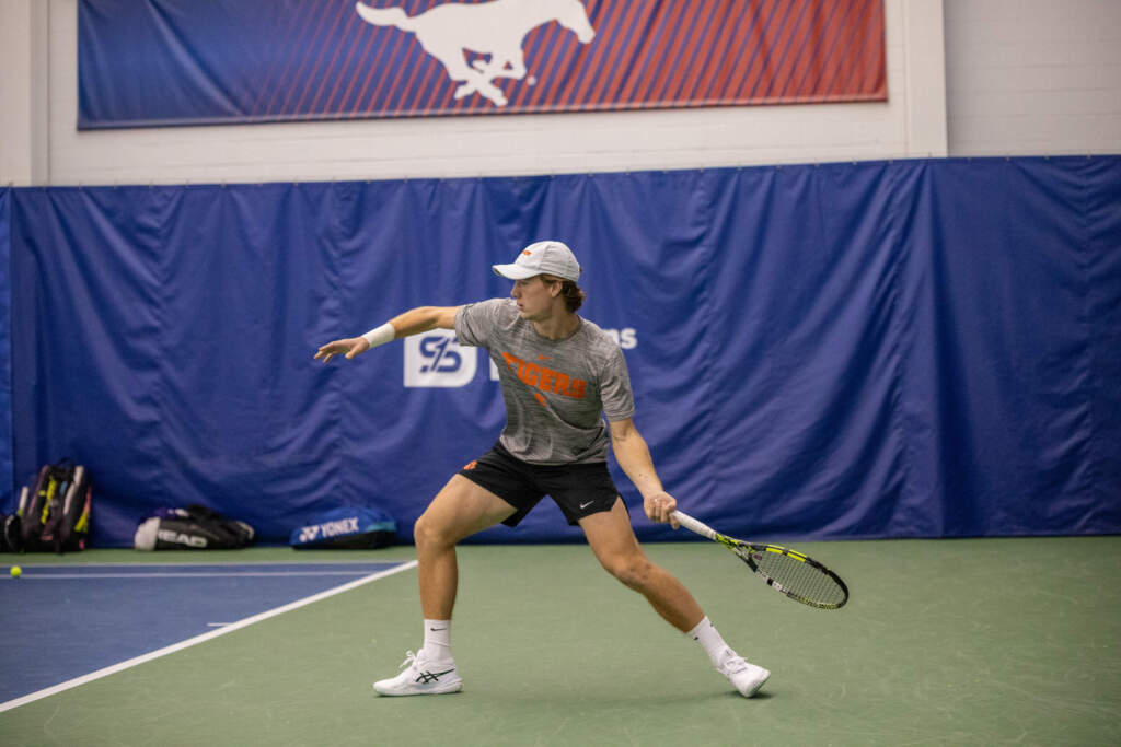 No. 16 Clemson Falls to No. 1 Virginia in ITA National Indoors Opening Round, 4-0