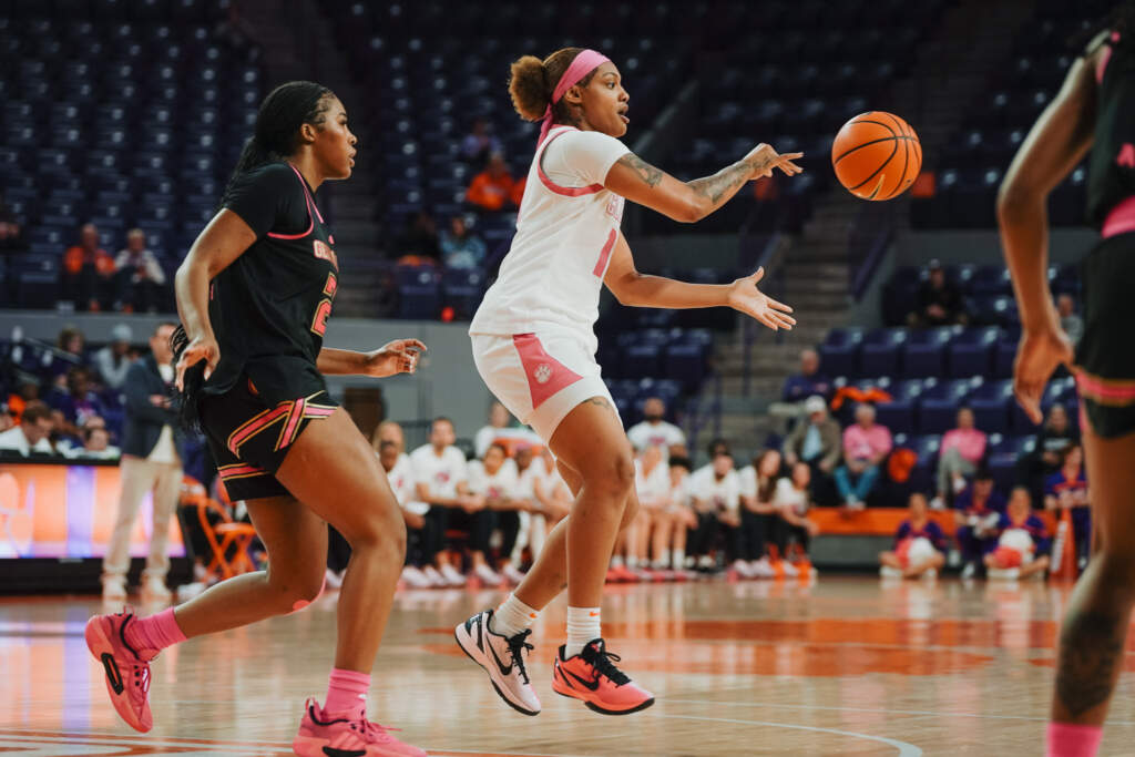 Clemson Heads To The Salt City For Showdown With Syracuse Sunday