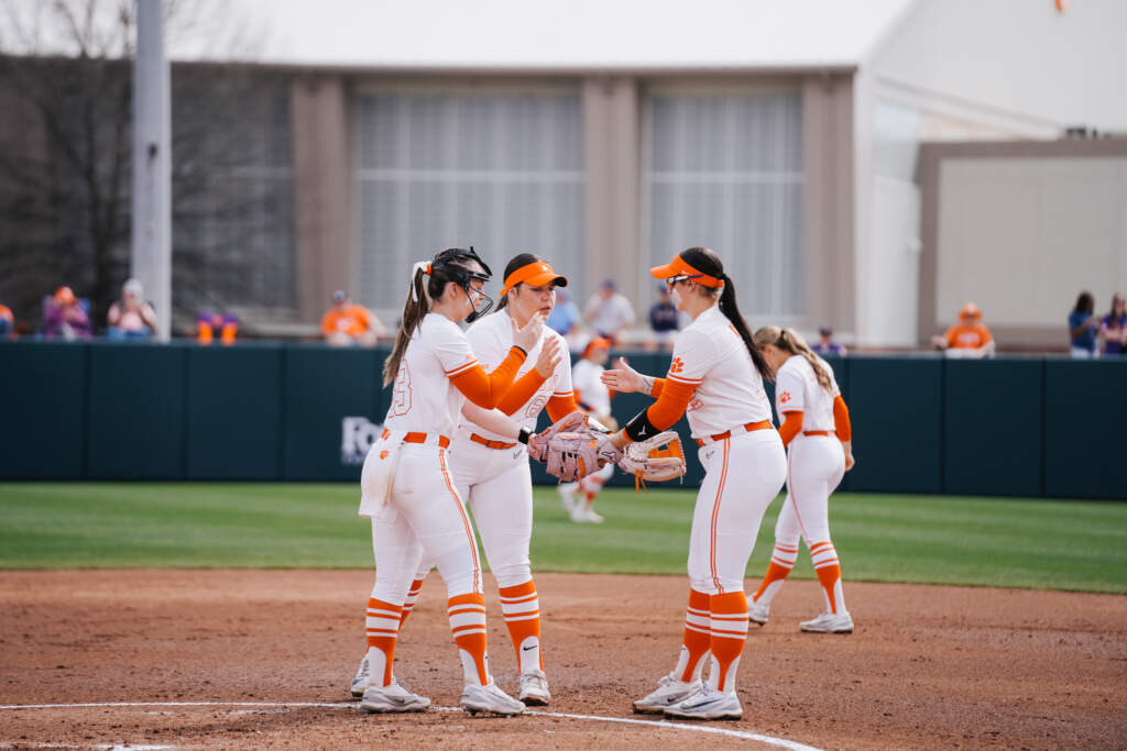 Tigers Fall in Weekend Finale